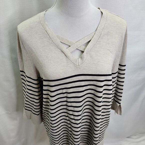 Roz & Ali Cream and Black Striped Cut Out Sweater Size 1X - Picture 4 of 10